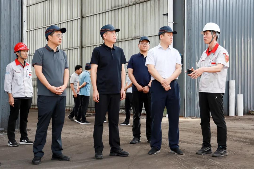 市委常委、副市長(zhǎng)、翼城縣委書記王淵到華翔（翼城）新材料科技園現(xiàn)場(chǎng)辦公