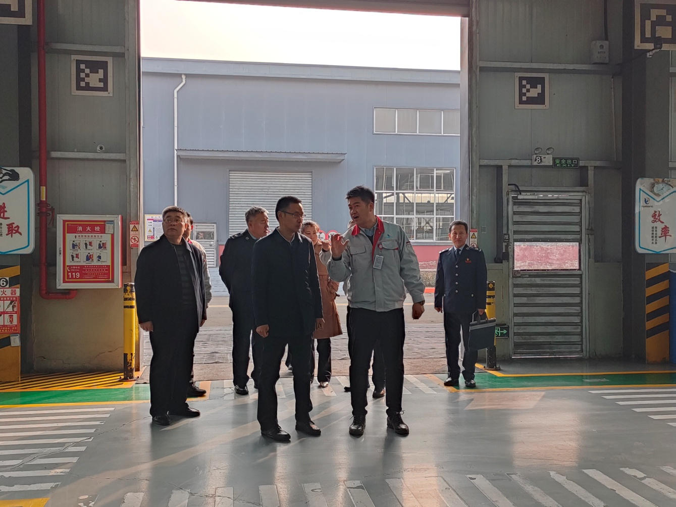 臨汾市稅務(wù)局黨委書記、局長張鎖林一行蒞臨我司調(diào)研服務(wù)